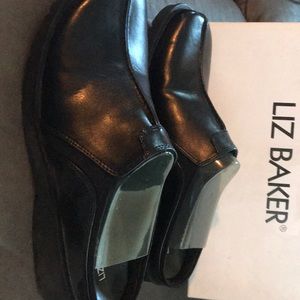 Women’s size 10 slide on shoes